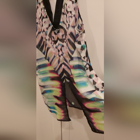 Bisou Bisou watercolor halter top - Picture 7 of 9